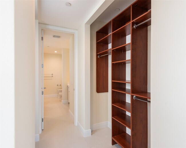 Building Photo - 3236 NE 5th St