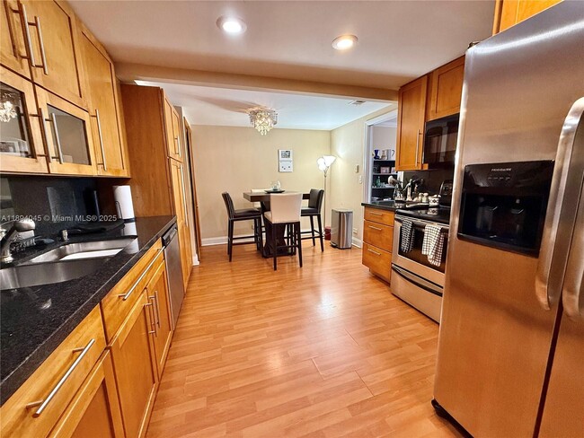 Building Photo - 1800 NE 114th St