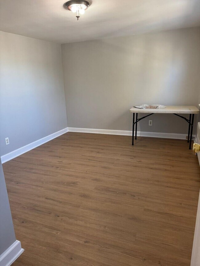 Building Photo - 177 Huber St