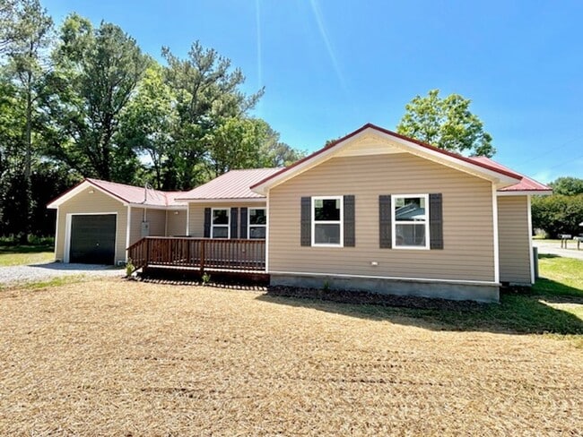 Building Photo - 142 Whitt St
