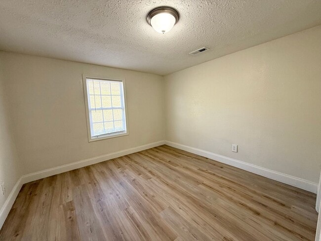 Building Photo - 443 Aud Orr Dr