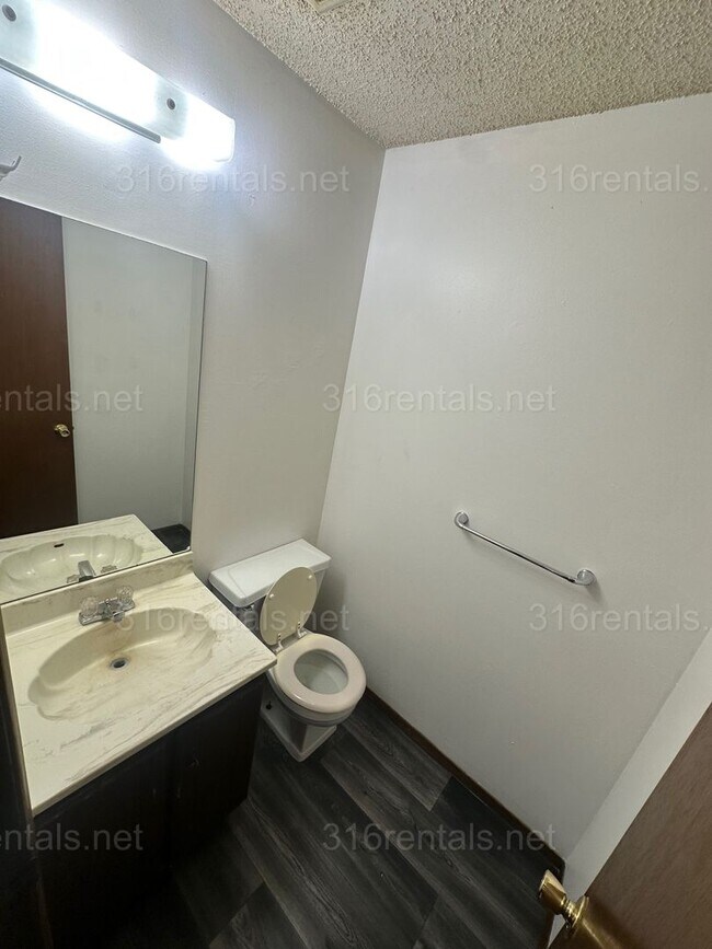 Building Photo - 333 E Marion Ct