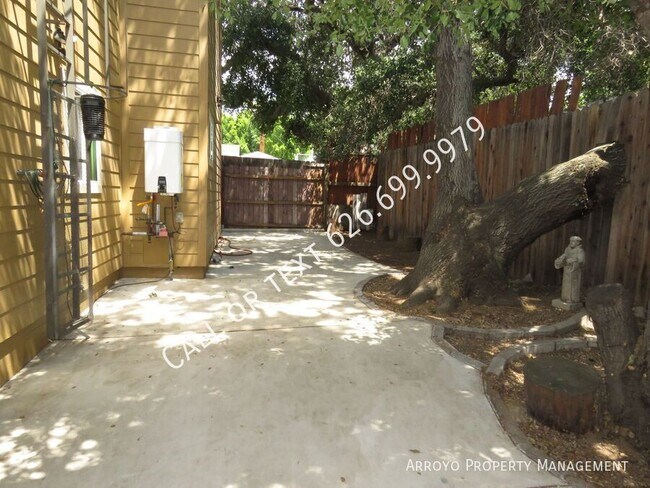 Building Photo - 8424 Grenoble St