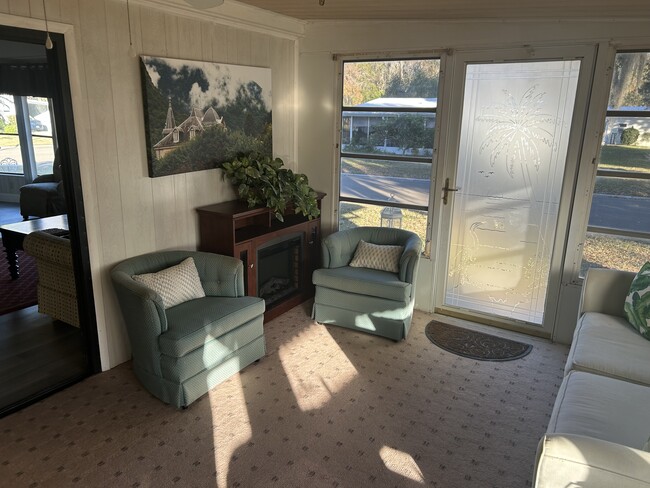 Building Photo - 500 Robin Ln