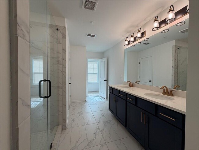 Building Photo - 727 Carmes Dr