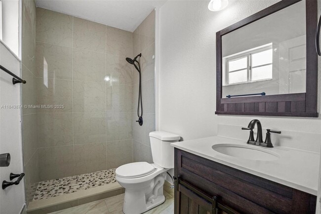 Building Photo - 980 SW 6th Pl