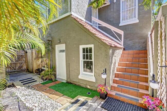 Building Photo - 2800 Broadway