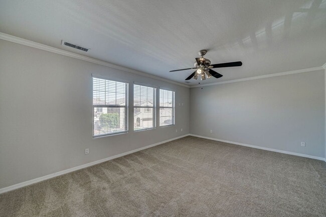 Building Photo - 2143 W Marconi Ave