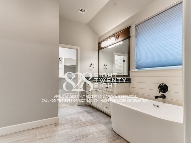 Building Photo - ABSOLUTELY STUNNING 4 BD/3 BATH HOME IN WI...