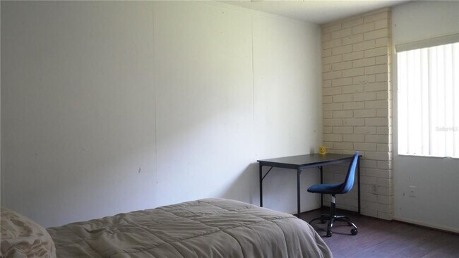 Building Photo - 1700 SW 16th Ct