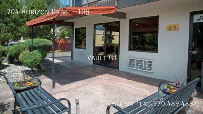 Building Photo - 704 Horizon Dr