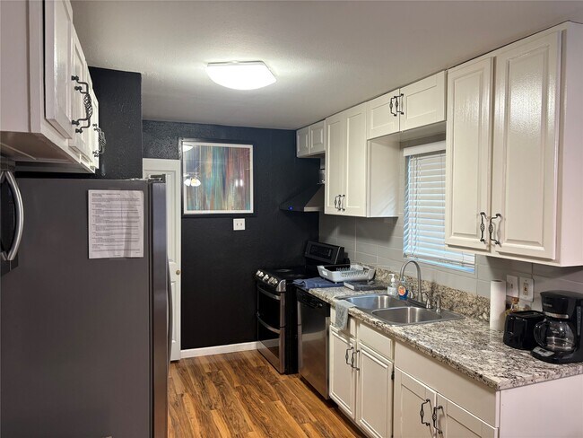 Building Photo - 2201 Nettleton St