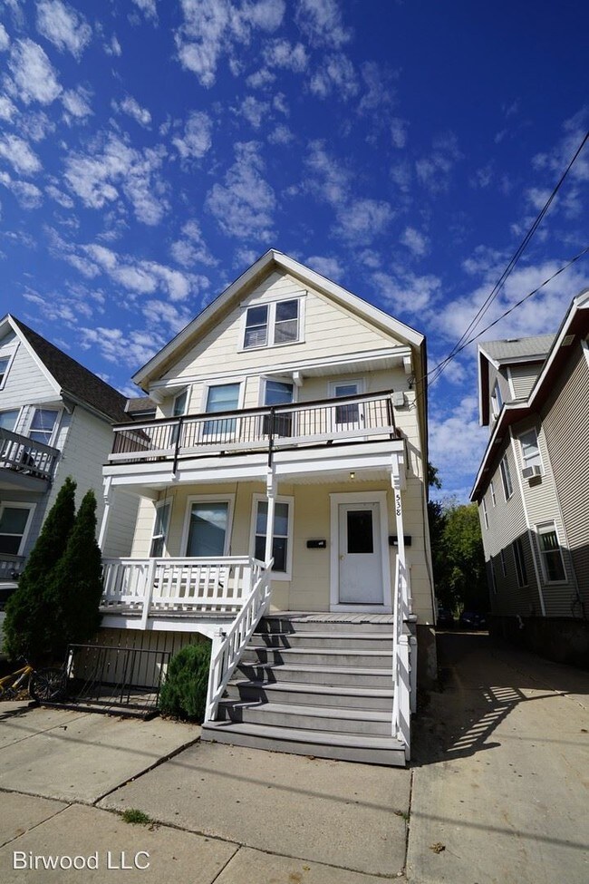 Primary Photo - 7 br, 2 bath Apartment - 538 W Mifflin Street