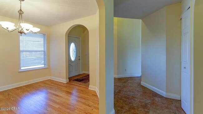 Building Photo - 816 W 8th St Cir