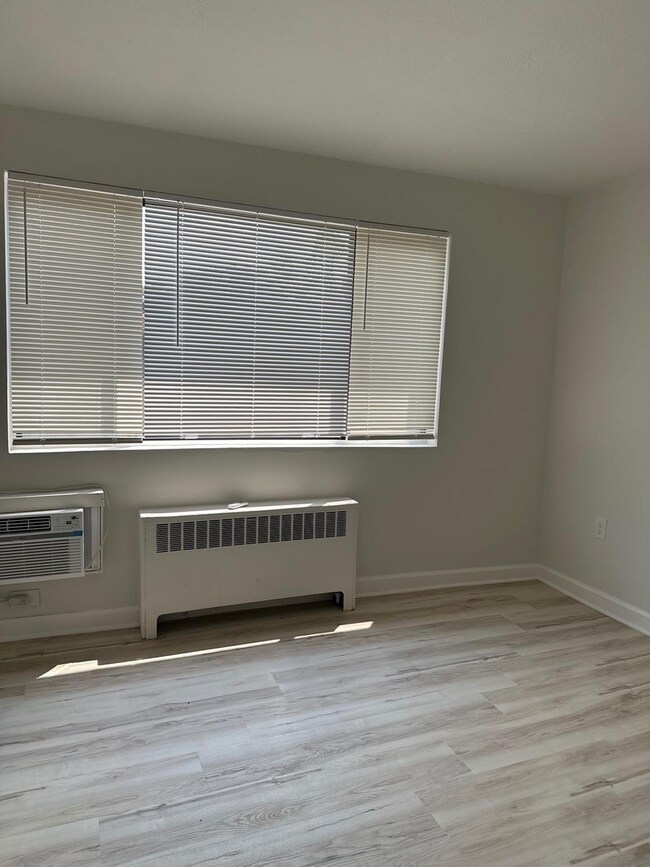 Building Photo - 3 Bed 1 Bath SW DC