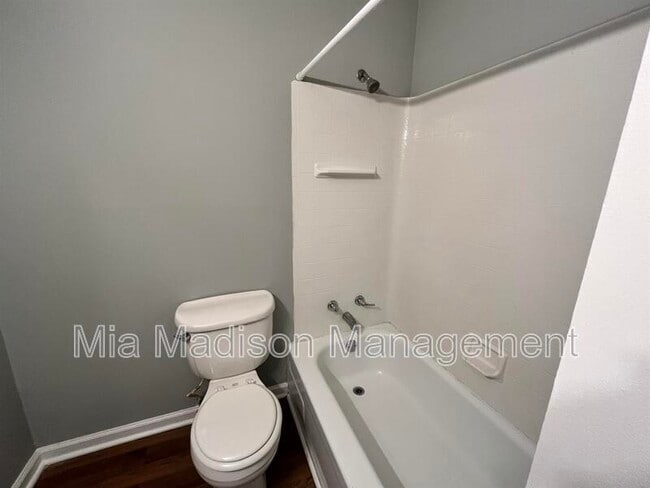 Building Photo - 527 Tibet Ave