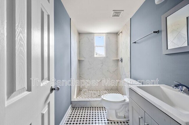 Building Photo - 2169 Eleanor Dr