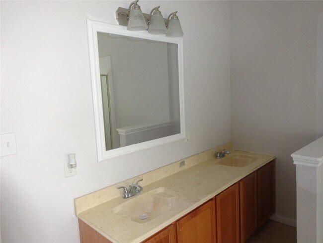 Building Photo - 7350 Santa Fe Dr
