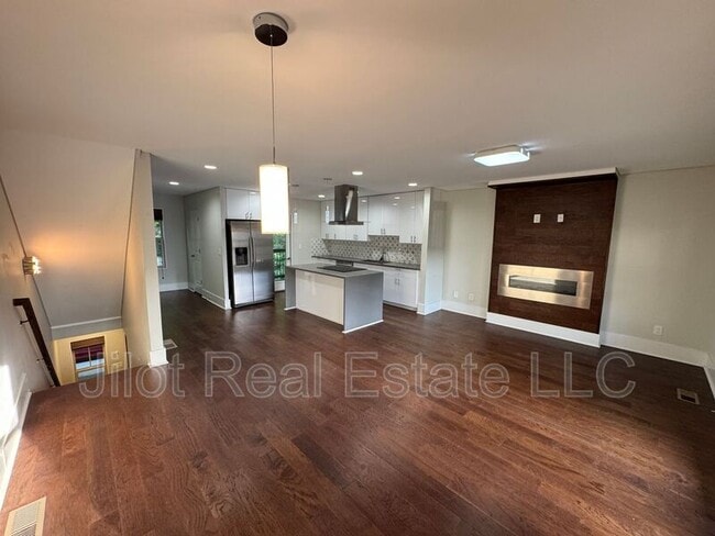 Building Photo - 1280 Dahlgren Lane