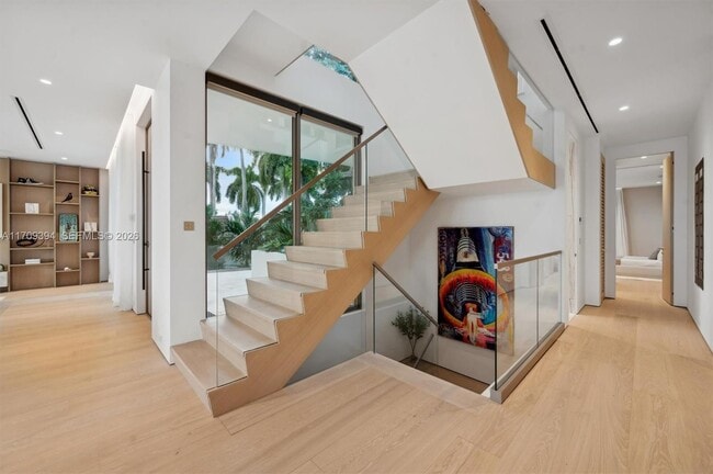 Building Photo - 424 W Rivo Alto Dr