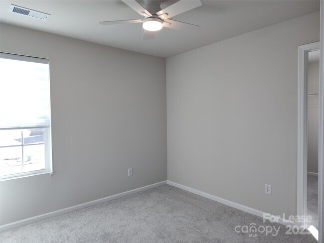 Building Photo - 3247 Crawford Ave