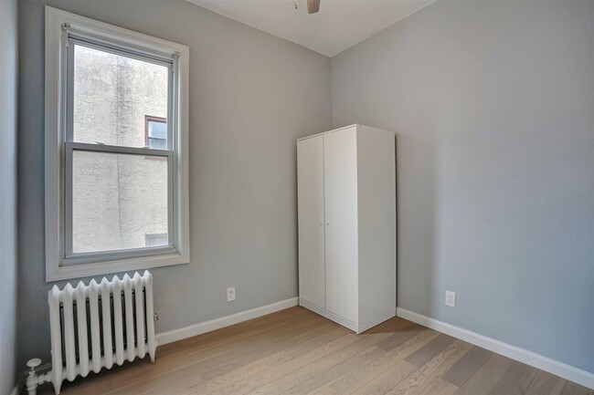 Building Photo - 317 4th St