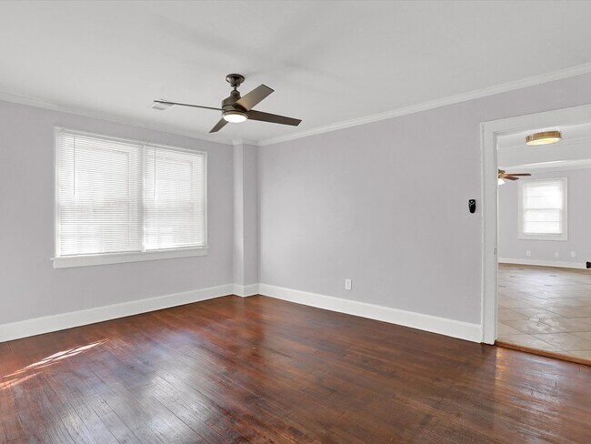 Building Photo - 1840 Manila Ave