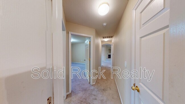 Building Photo - 4960 Universal Heights