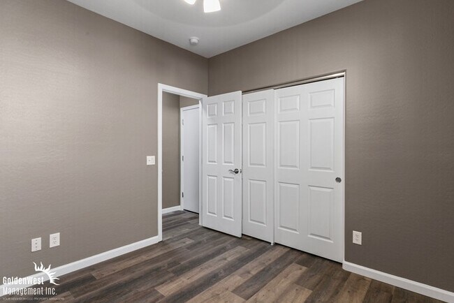 Building Photo - Stunning 4Bdm 3Ba Home with Modern Features in Waddell!