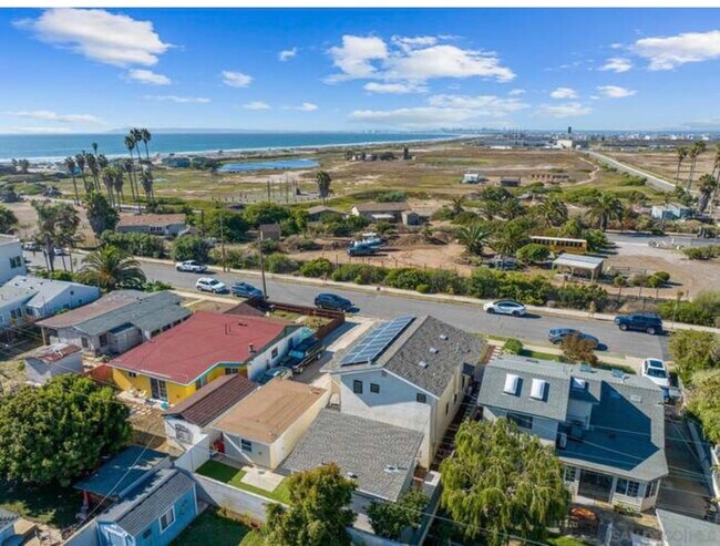 Building Photo - 229 Carnation Ave