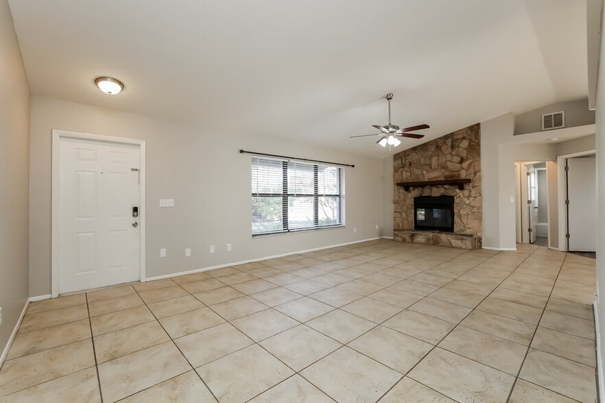 Building Photo - 244 SW 22nd Pl