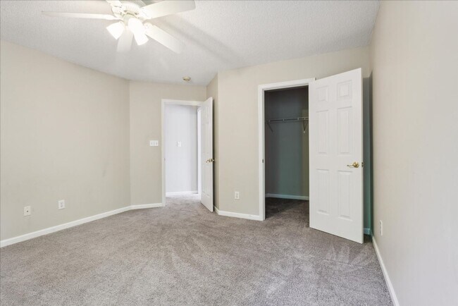 Building Photo - Spacious home in Fernbrook community and J...