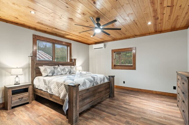 Building Photo - 299 Westview Dr