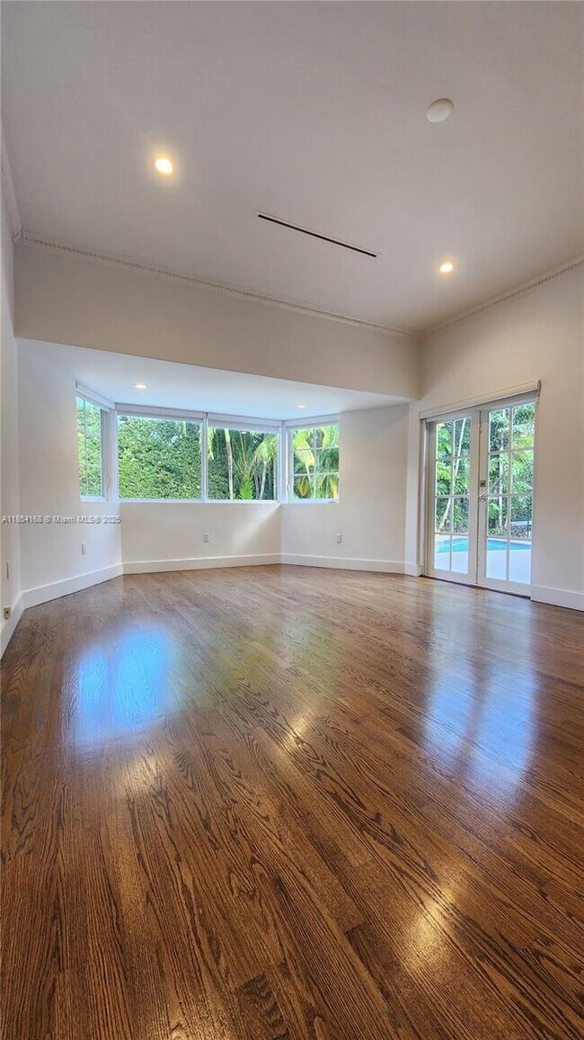 Building Photo - 63 Bal Bay Dr