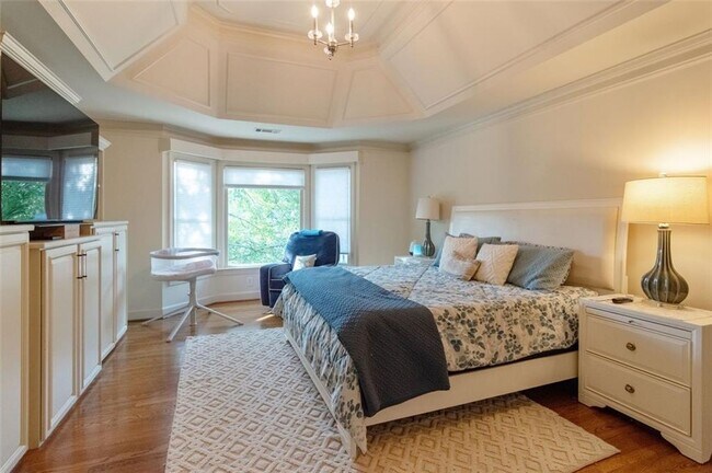 Building Photo - 3850 Glenhurst Dr