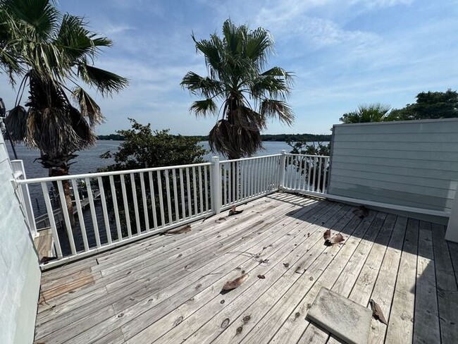 Building Photo - Navarre - Hidden Bay Village - 3 bedroom, 3 bathroom - Waterfront Townhome