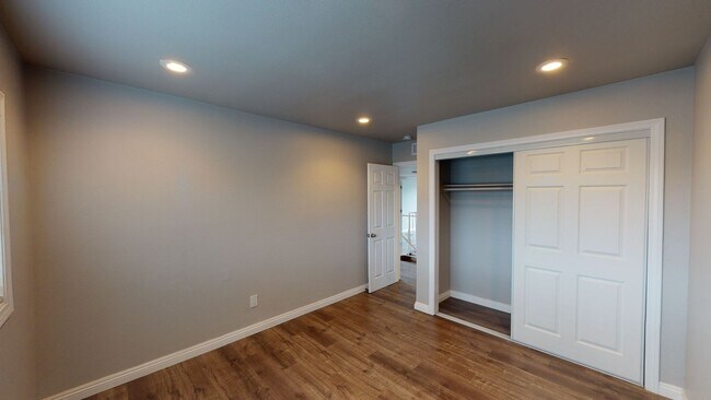 Building Photo - Crestmont PIace