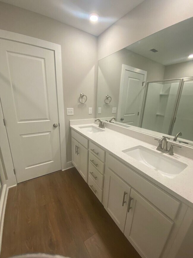 Building Photo - Spacious, Modern Home Convenient to Shopping, Parks, Schools & Tyndall AFB! *SPECIAL: 1/2 OFF 1st...