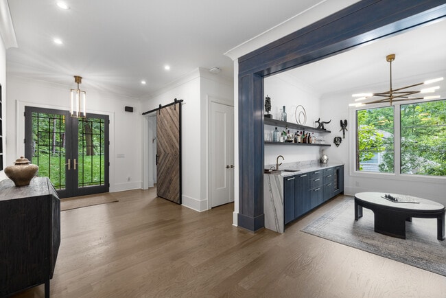 Building Photo - 306 Pinecrest Rd NE