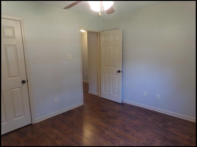 Building Photo - 400 E Locust St