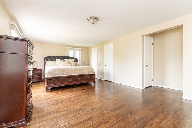 Building Photo - 25035 Penshurst Dr