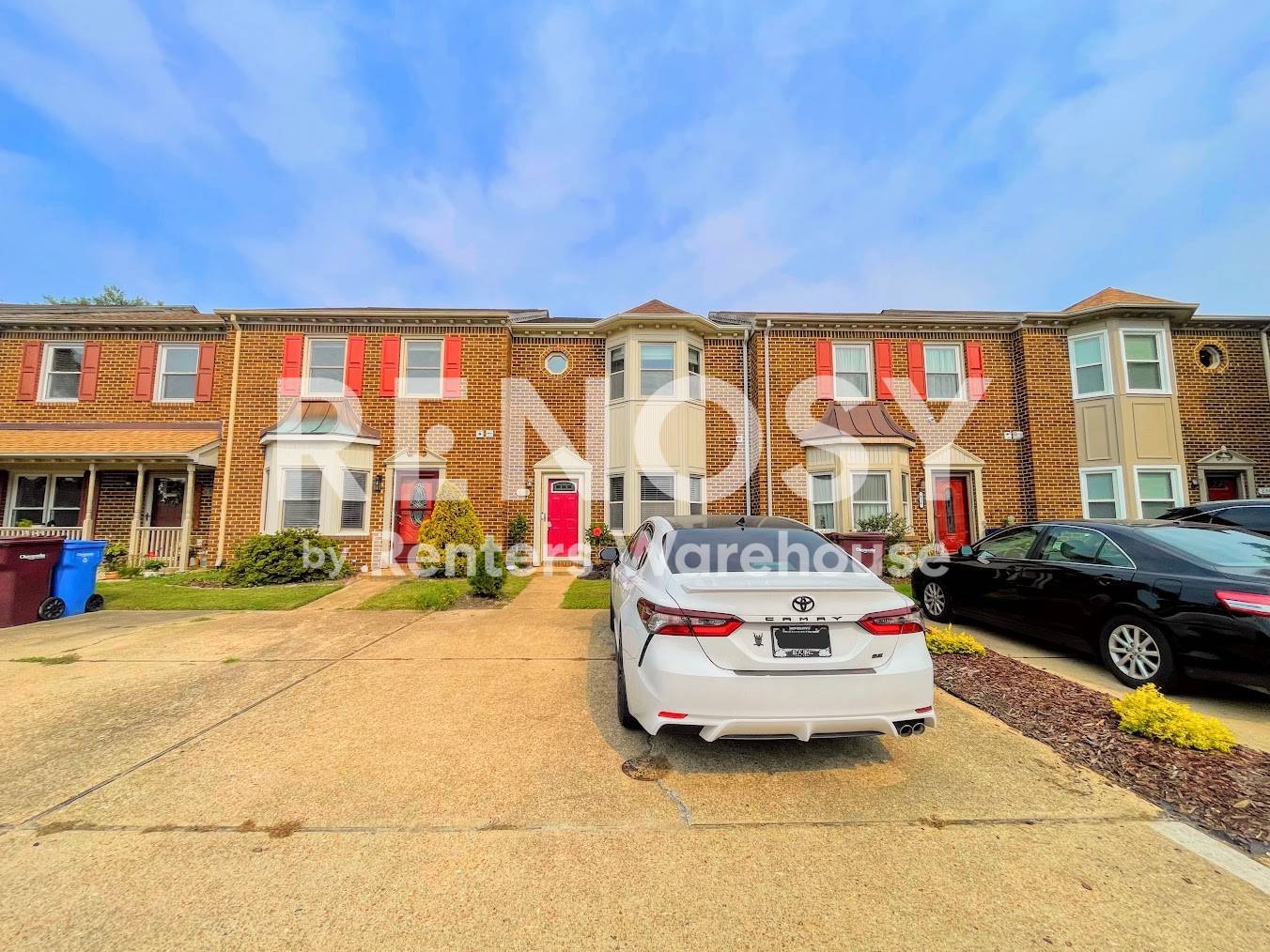 Building Photo - 628 Creekside Ct