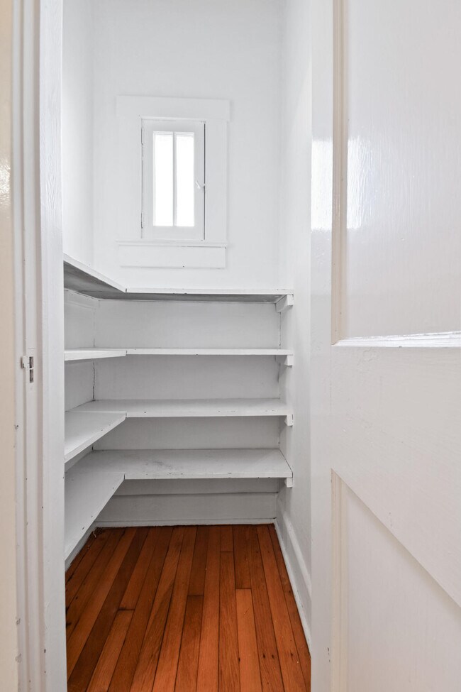 Building Photo - 194 Almeria Rd