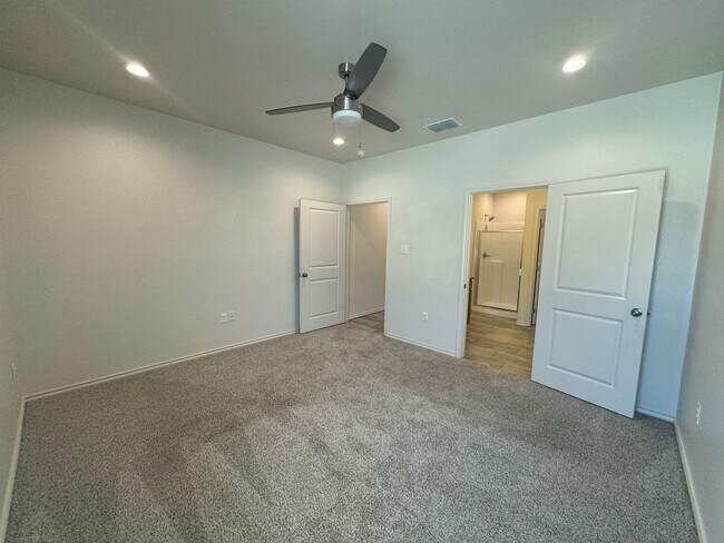 Building Photo - 3Bed/ 2Bath Available Now- in Lubbock coop...