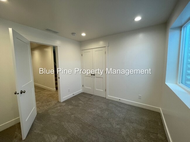 Building Photo - 5844 Wildrose Ave