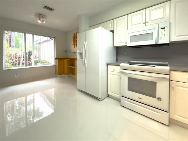 Building Photo - 1705 SW 110th Terrace