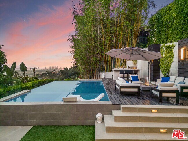 Building Photo - 1717 Sunset Plaza Dr