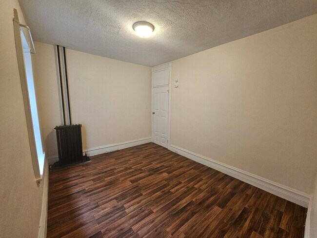 Building Photo - 132 W Douglass St