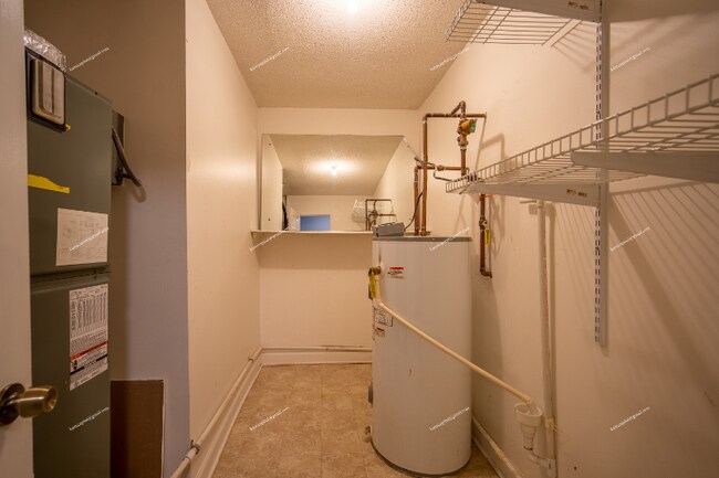 Building Photo - 8709 Olde Colony Trail