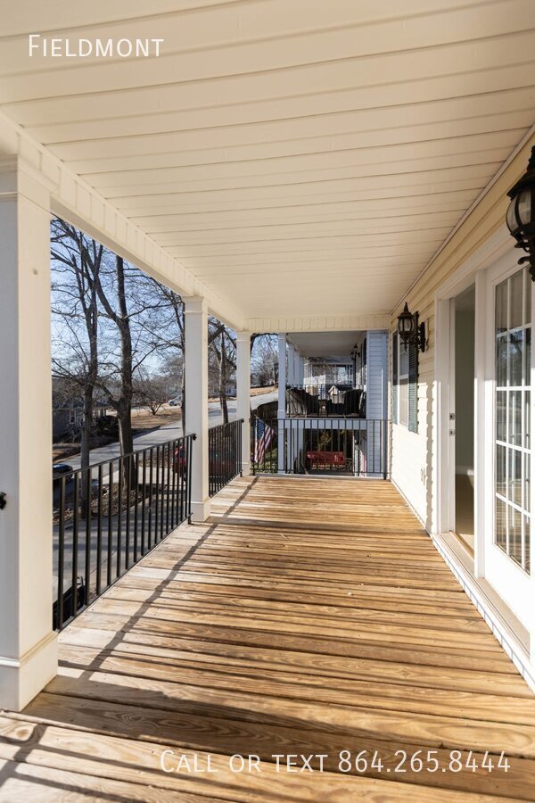 Building Photo - Charleston-Style Home Minutes from Downtow...